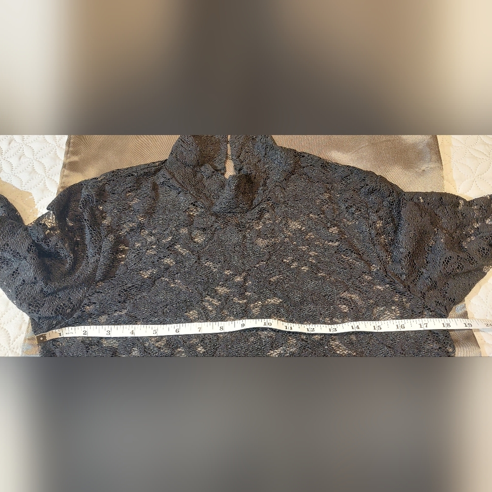 Elegant Black Lace Women's Top - Picture 9 of 9